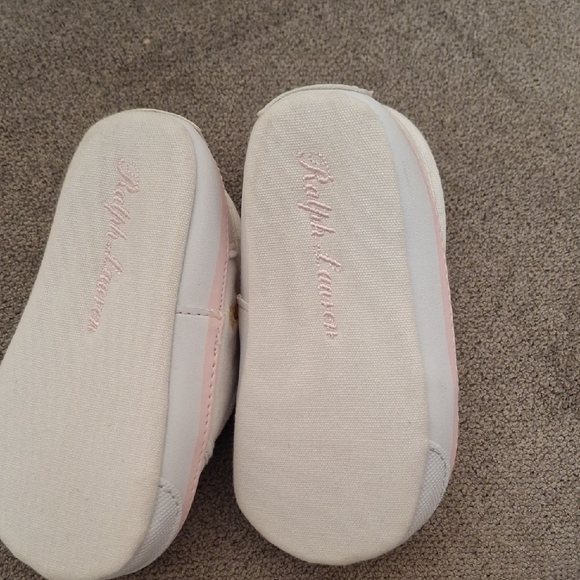 Ralph Lauren Cream Baby Shoes with Pastel Embroidery - Picture 3 of 4